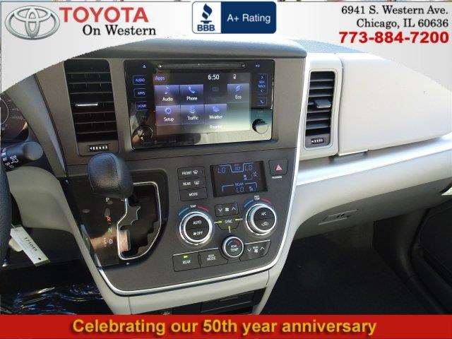 Toyota Sienna 2017 photo 14